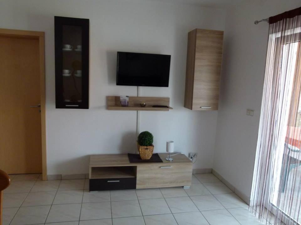 Apartmani Ivanic วีร์ ภายนอก รูปภาพ