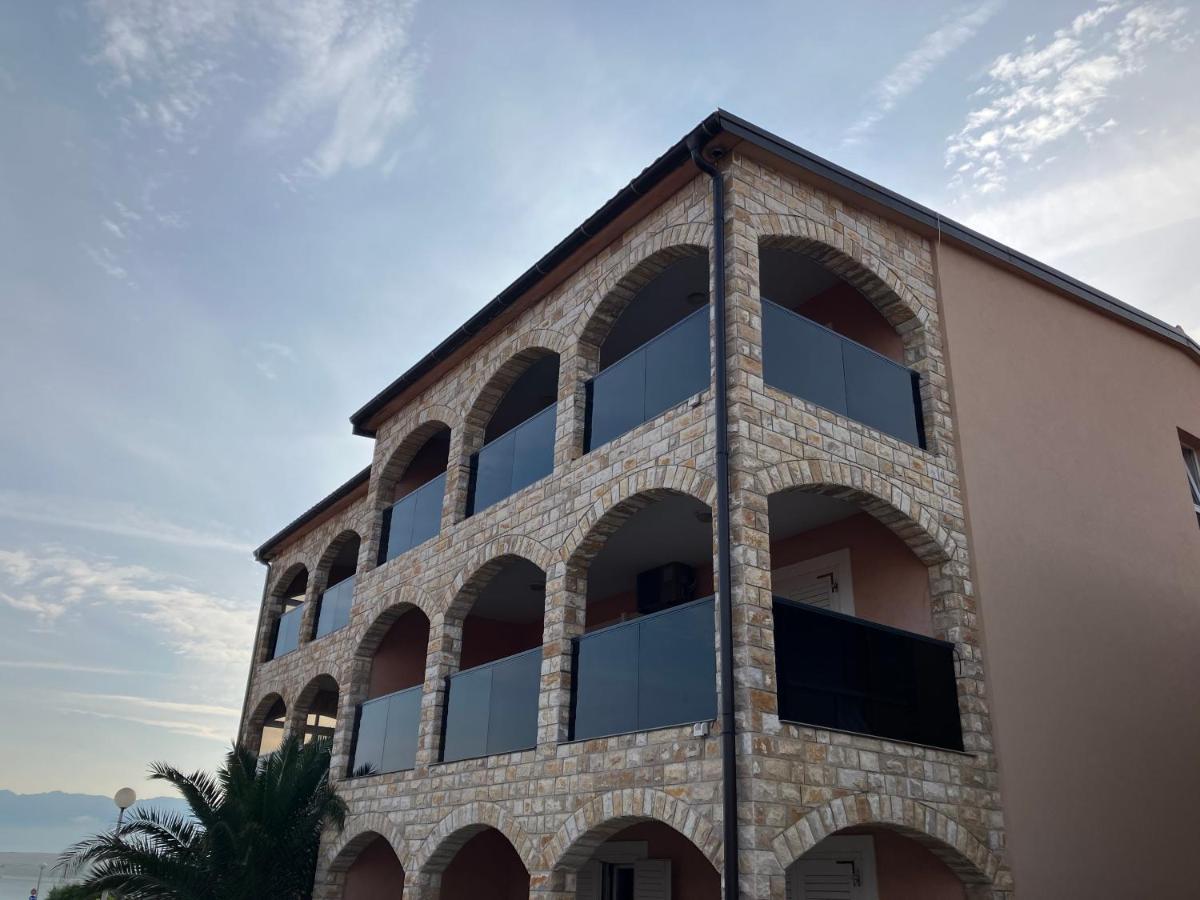 Apartmani Ivanic วีร์ ภายนอก รูปภาพ
