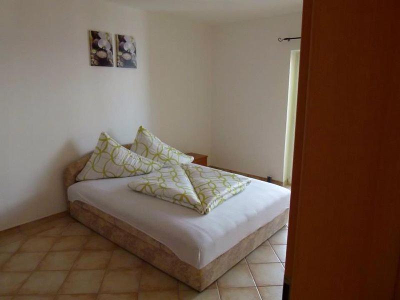 Apartmani Ivanic วีร์ ภายนอก รูปภาพ