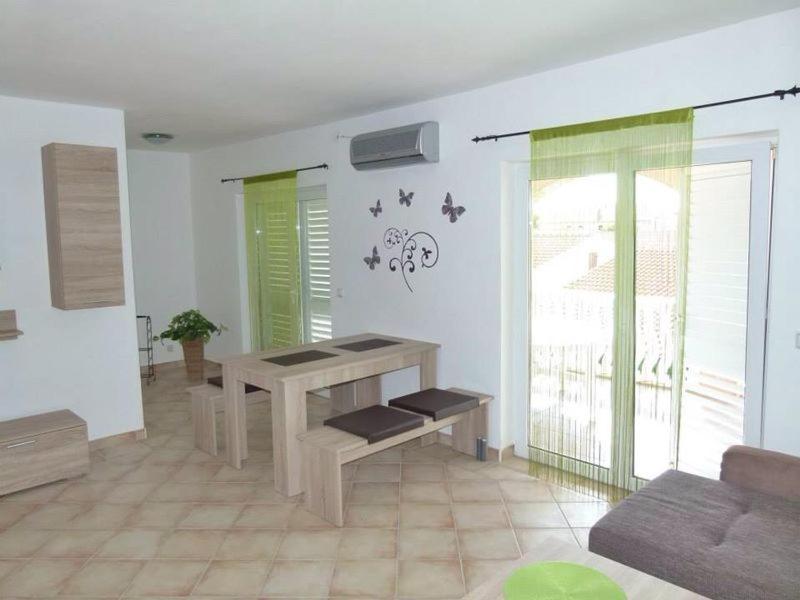 Apartmani Ivanic วีร์ ภายนอก รูปภาพ