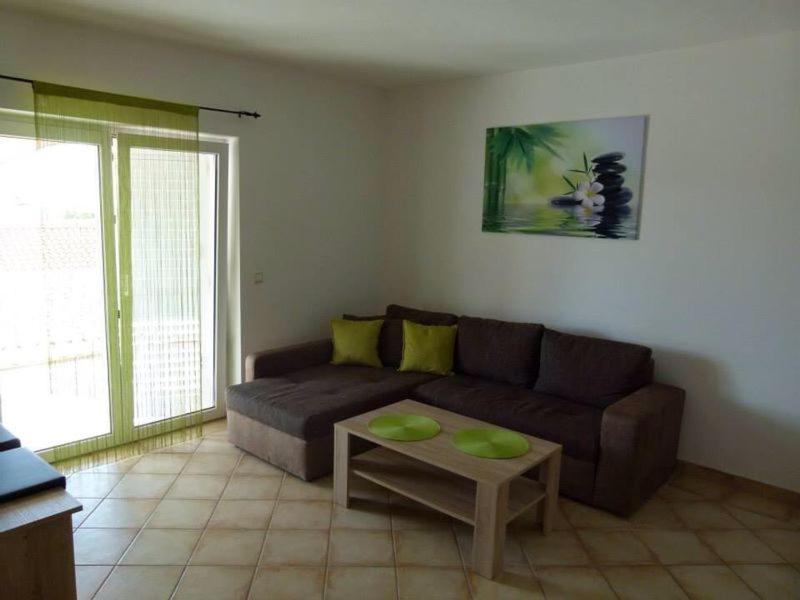 Apartmani Ivanic วีร์ ภายนอก รูปภาพ