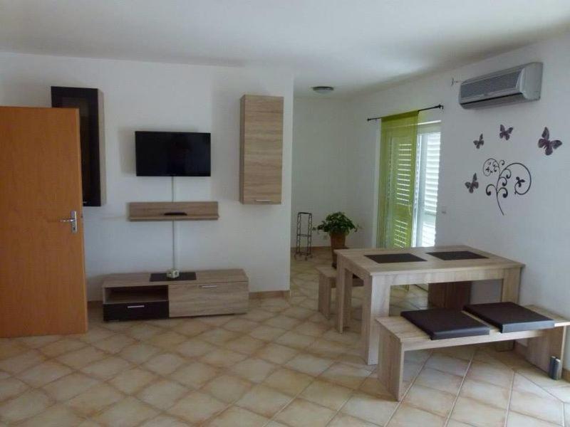 Apartmani Ivanic วีร์ ภายนอก รูปภาพ