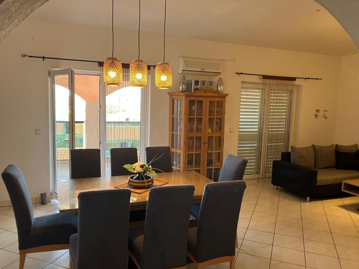 Apartmani Ivanic วีร์ ภายนอก รูปภาพ