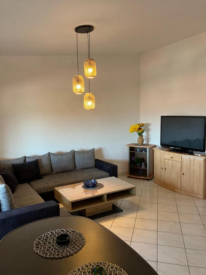 Apartmani Ivanic วีร์ ภายนอก รูปภาพ